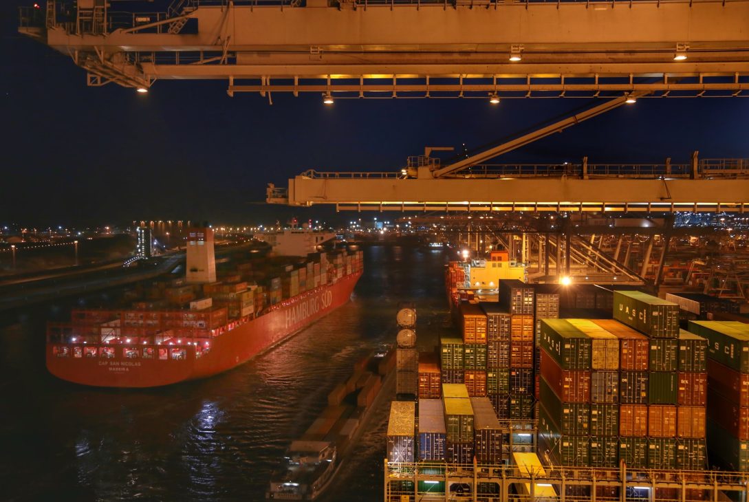 container turnover in Rotterdam